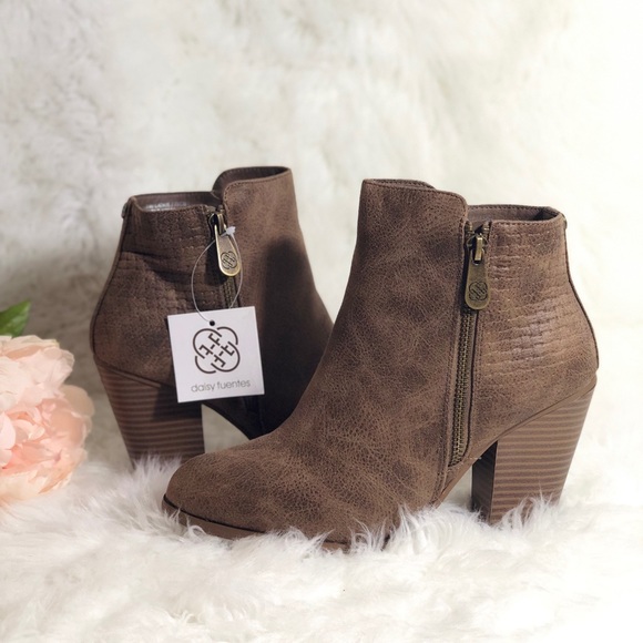 🛑Sold🛑Daisy Fuentes Size 7.5 Booties Brown Mocha - Picture 4 of 8